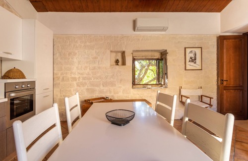 Modica Apartment | Apartment 'Il Flauto Magico' with Private Terrace, Wi-Fi and Air Conditioning