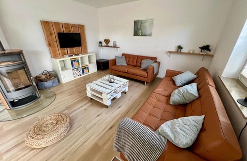 Schnellbach Apartment | Apartment 'Im Thüringer Wald' with Mountain View, Private Terrace and Wi-Fi