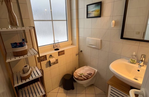 Schnellbach Apartment | Apartment 'Im Thüringer Wald' with Mountain View, Private Terrace and Wi-Fi