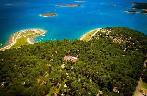 Silo Apartment | Apartment in Šilo near Sea Beach