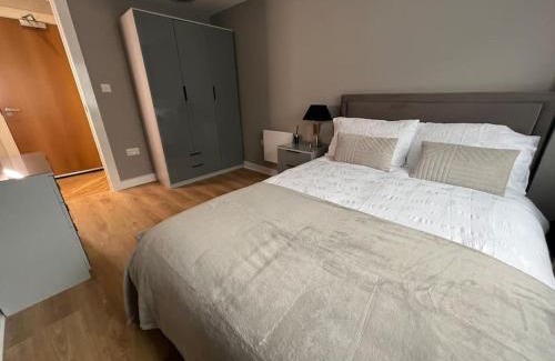Birkdale Apartment | Apartment in Birkdale - 2 bedrooms