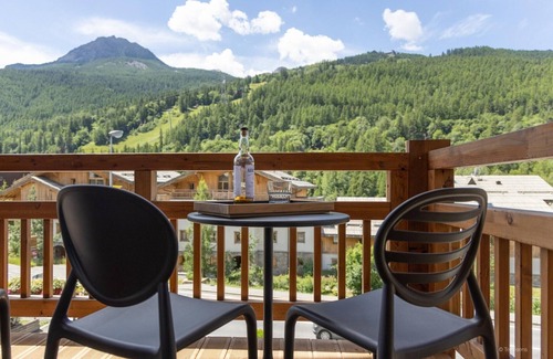 Saint-Chaffrey Apartment | Apartment in Chantemerle near Ski Slopes