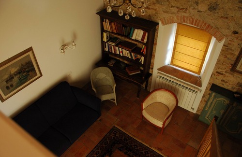 Twist House | Apartment in colonica located in Tuscany among olive trees.