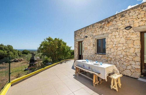 Dorgali House | Apartment in Italy with Private Garden & BBQ