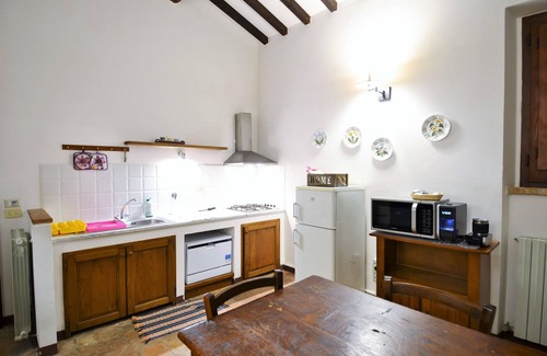 Collesanto Apartment | Apartment in Mantignana with shared pool