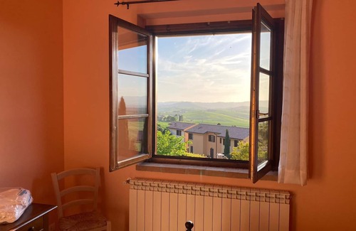 Pomaia Apartment | Apartment in Pomaia, family-friendly, terrace with a view, free Wi-Fi, up to 4 people