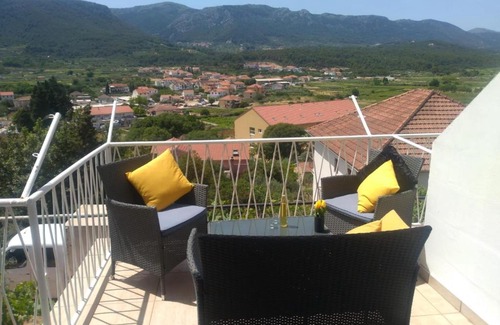 Island Hvar Apartment | Apartment Jelsa,near centar,parking,wifi,air condition,barbecue