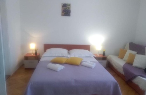 Island Hvar Apartment | Apartment Jelsa,near centar,parking,wifi,air condition,barbecue