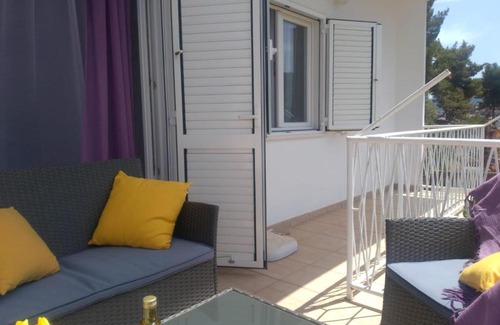 Island Hvar Apartment | Apartment Jelsa,near centar,parking,wifi,air condition,barbecue