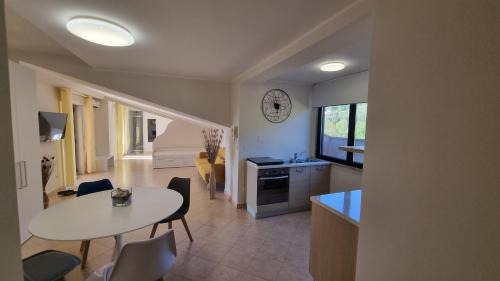 Torregrotta Apartment | Apartment La Maddalena