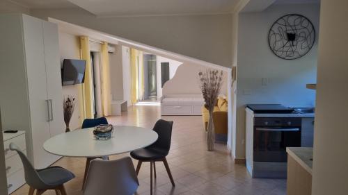Torregrotta Apartment | Apartment La Maddalena