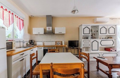 Mios House | Apartment 'La Patte D'oie' with Private Terrace, Wi-Fi and Air Conditioning