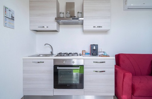 Ognina Apartment | Apartment 'La Rossa' with Private Terrace, Wi-Fi and Air Conditioning