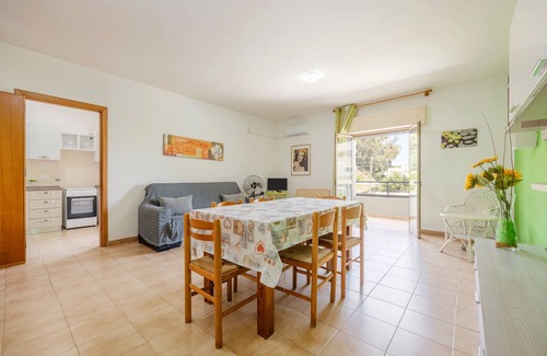 Balestrate Apartment | Apartment 'Le Magnolie 7 -1° Piano' with Sea View, Wi-Fi and Air Conditioning