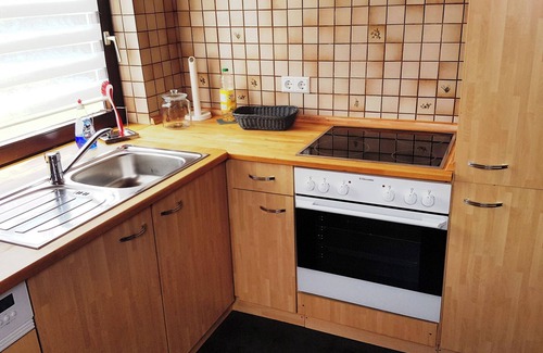 Ofterdingen Apartment | Apartment 'Lindengarten' with Private Terrace, Balcony and Wi-Fi