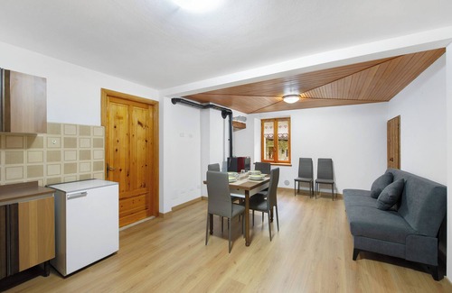 Issime Apartment | Apartment 'Luéisch Ketschu 2' with Mountain View, Shared Garden and Wi-Fi