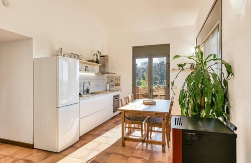 Fontcoberta Apartment | Apartment 'Maximino' with Mountain View, Wi-Fi and Air Conditioning