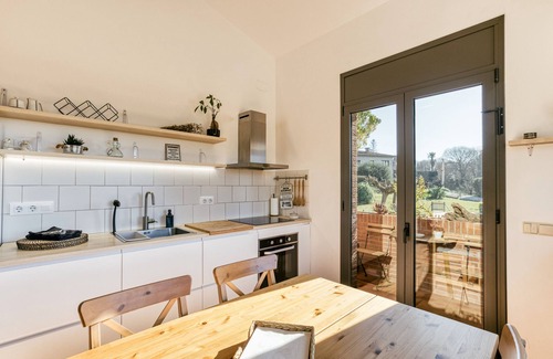 Fontcoberta Apartment | Apartment 'Maximino' with Mountain View, Wi-Fi and Air Conditioning