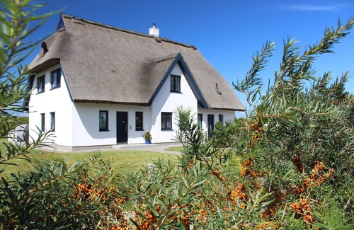 Vitte Apartment | Apartment Meeresrauschen, beach vacation in a thatched roof house, W-Lan
