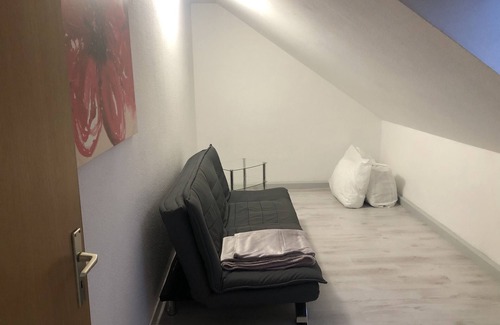 Zwickau Apartment | Apartment 'Moderne Vollmöblierte Wohnung' with Private Garden