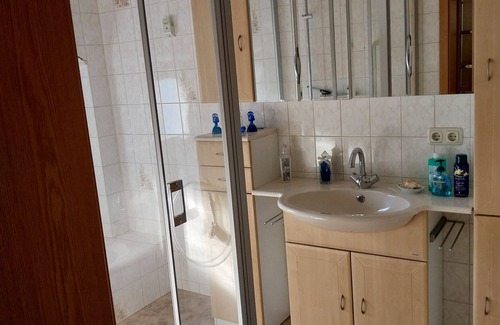 Thiendorf Apartment | Apartment 'Monteurwohnung Kotte' with Shared Terrace, Shared Garden and Wi-Fi