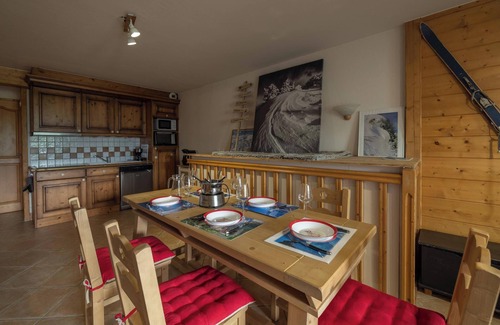 Les Esserts Apartment | Apartment 'Morrillon 1100 Skis aux Pieds' with Mountain View, Balcony and Wi-Fi