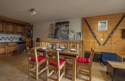 Les Esserts Apartment | Apartment 'Morrillon 1100 Skis aux Pieds' with Mountain View, Balcony and Wi-Fi