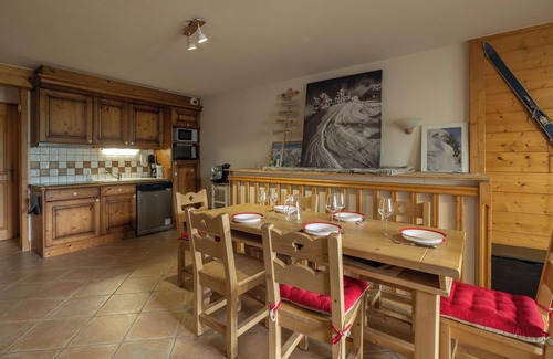 Les Esserts Apartment | Apartment 'Morrillon 1100 Skis aux Pieds' with Mountain View, Balcony and Wi-Fi