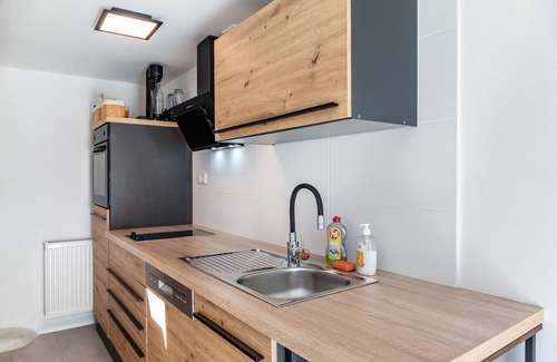 Sautens Apartment | Apartment 'Nicolle' with Mountain View, Private Terrace and Wi-Fi