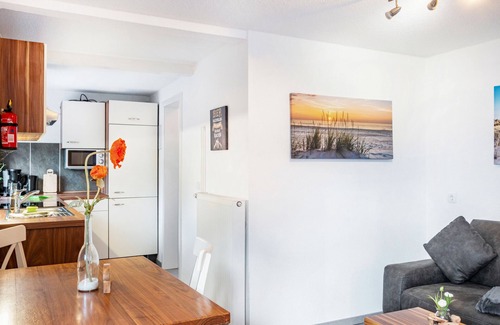Stedesdorf Apartment | Apartment 'Nordsee - Wattwurm' with Wi-Fi & Garden