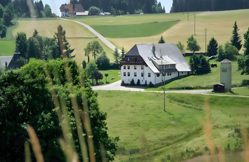 Grafenhausen Apartment | Apartment 'Nr 5 50 Qm' with Mountain View, Shared Garden and Wi-Fi