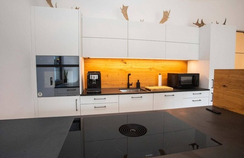 Poppenhausen Apartment | Apartment 'Omas Rhön-Garten' with Mountain View, Shared Terrace and Wi-Fi
