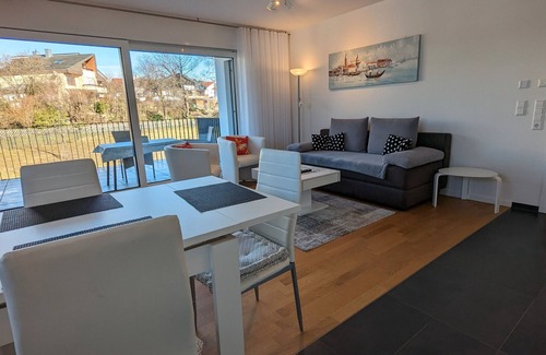 Ueberlingen Apartment | Apartment 'Osthafen' with Lake View, Shared Garden and Wi-Fi