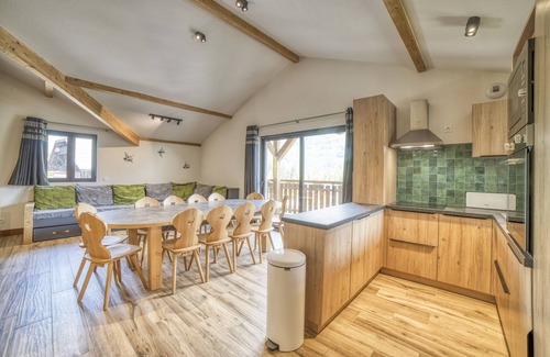 Morillon Apartment | Apartment 'Oxalis' with Mountain View, Balcony and Wi-Fi