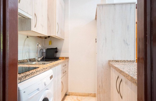 Parque Alcosa Apartment | Apartment 'Palacio De Congresos' with Shared Pool, Wi-Fi and Air Conditioning
