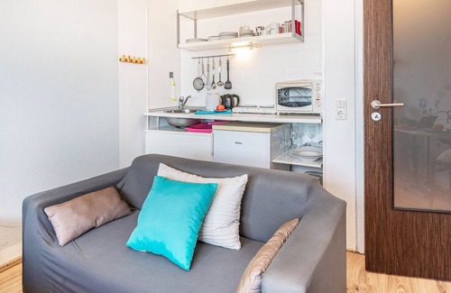 Weststadt Sudlicher Teil Apartment | Apartment 'Panorama-Blick Über Karlsruhe' with Mountain View and Wi-Fi