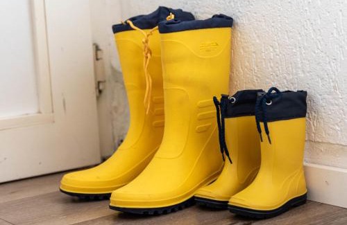 Norddeich Apartment | Apartment Schwalbennest V by Interhome