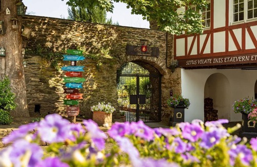 Sankt Goar House | Apartment, shower or bath, WC - Hotel Schloss Rheinfels