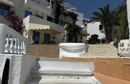 Hersonissos Centre Villa | Apartment - Sleeps 10 - Parking - Garden - Pool