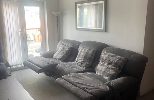 Salford Apartment | Apartment Sleeps 4 With Free Parking