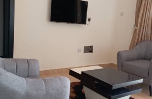 Asaba Apartment | Apartment Sleeps 4 with Free Parking