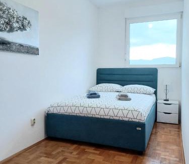 Znjan Apartment | Apartment Smile with secure private garage