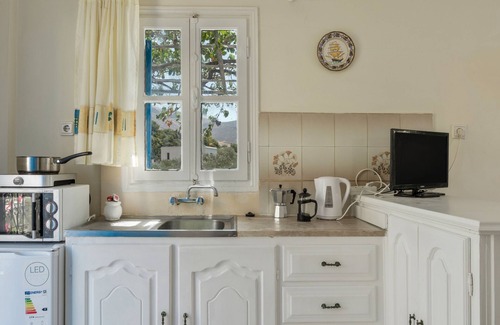 Panormos Apartment | Apartment 'Studio 2' with Mountain View, Wi-Fi and Air Conditioning