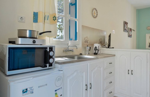 Panormos Apartment | Apartment 'Studio 2' with Mountain View, Wi-Fi and Air Conditioning