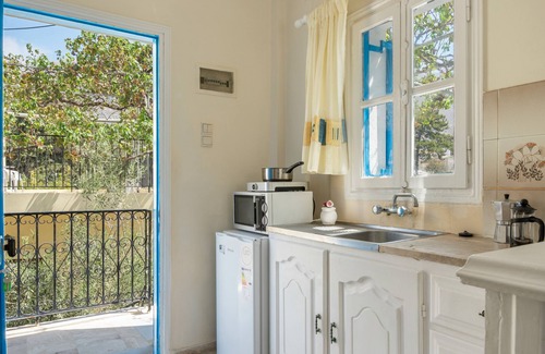 Panormos Apartment | Apartment 'Studio 2' with Mountain View, Wi-Fi and Air Conditioning