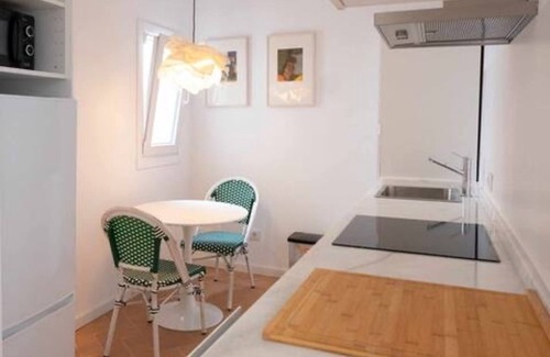 Mahon Apartment | Apartment 'Suite 2' with Wi-Fi and Air Conditioning