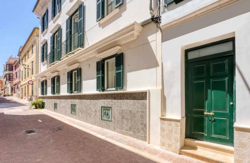 Mahon Apartment | Apartment 'Suite 2' with Wi-Fi and Air Conditioning