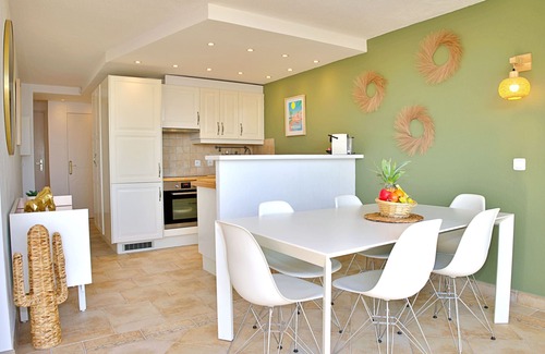 Theoule-Superieur Apartment | Apartment 'Superbe T3 Avec Terasse' with Sea View, Shared Pool and Wi-Fi