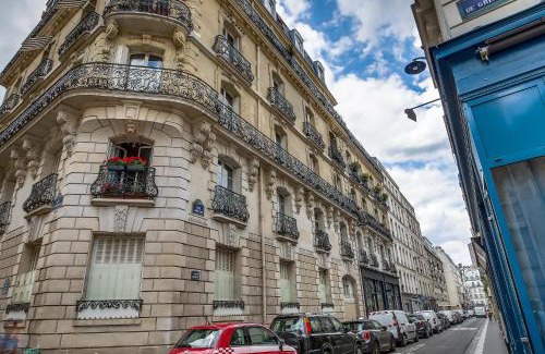 7th Arrondissement Apartment | Apartment Tour Eiffel by Weekome