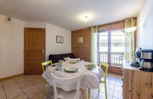 La Giettaz Apartment | Apartment 'Ty Aravis' with Mountain View and Balcony